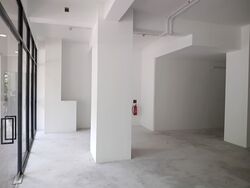North Canal Road (D1), Retail #589263471